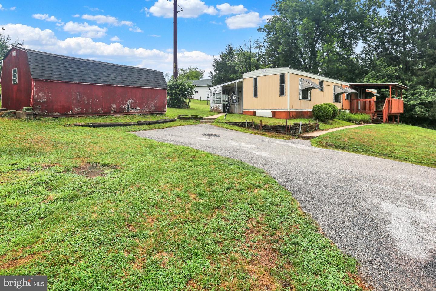 828 Spring City Rd Property Photo 2