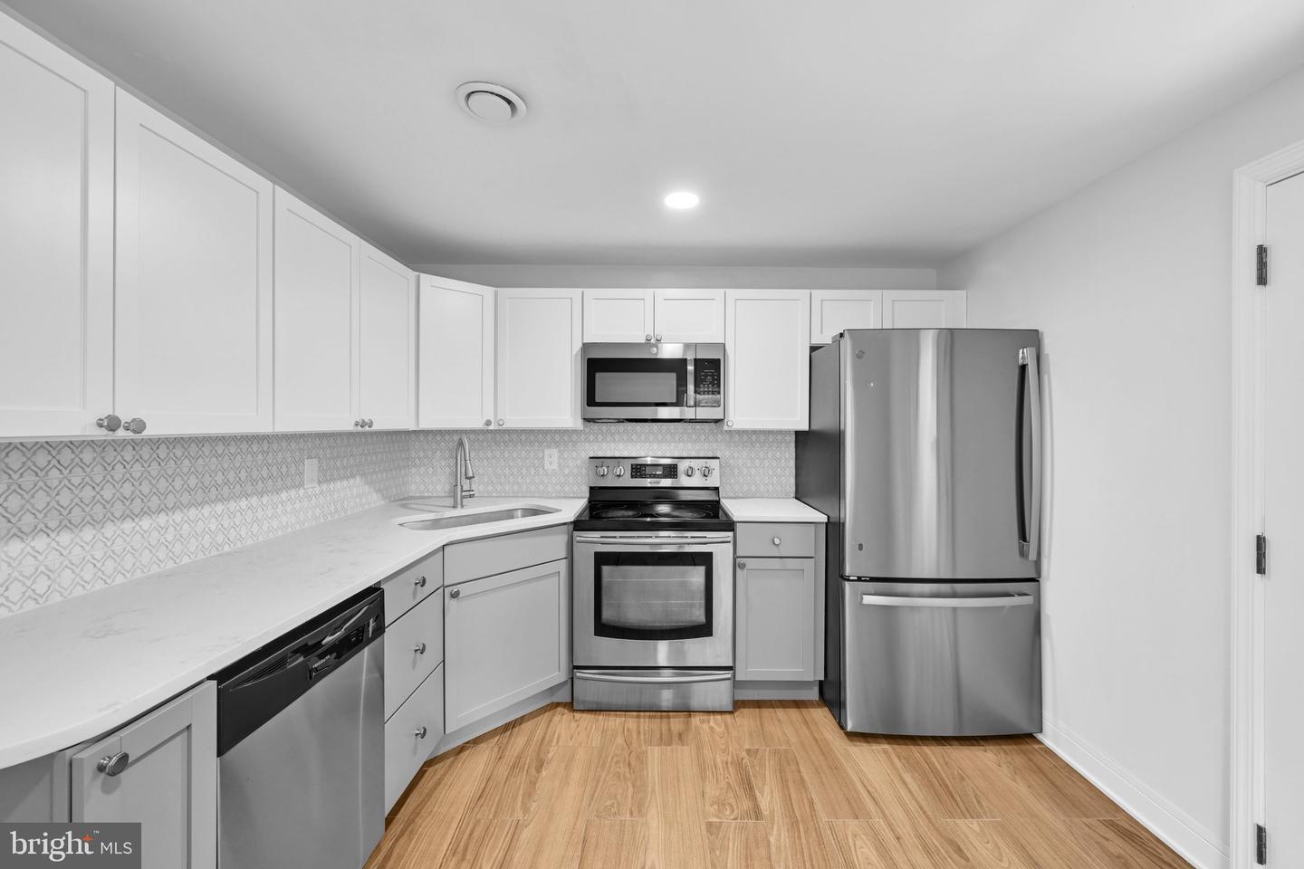 841 Taylor St Property Photo 14