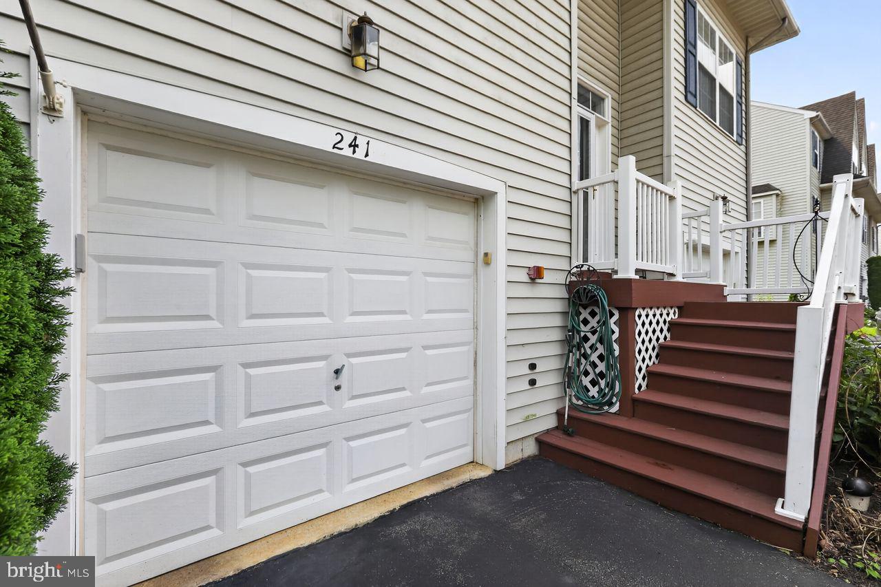 241 Roosevelt Ave Property Photo 30
