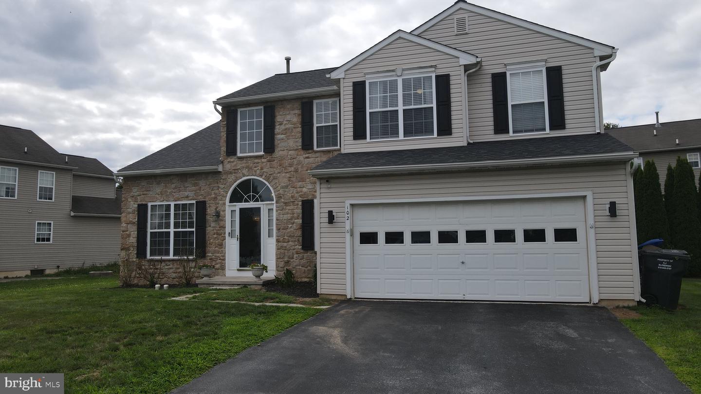 102 S Inverness Way Property Photo 1
