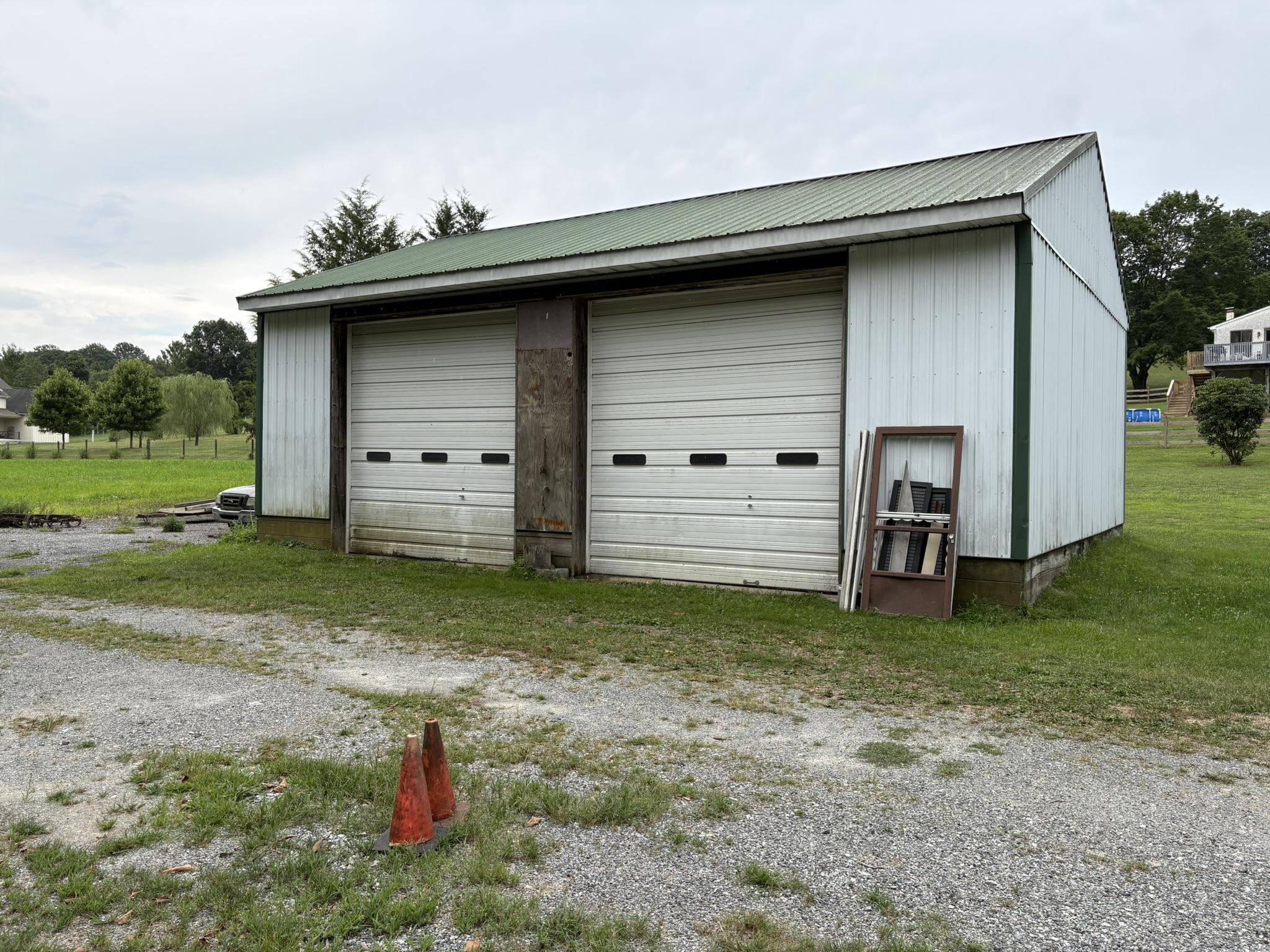 1 Clint Ln Property Photo 1
