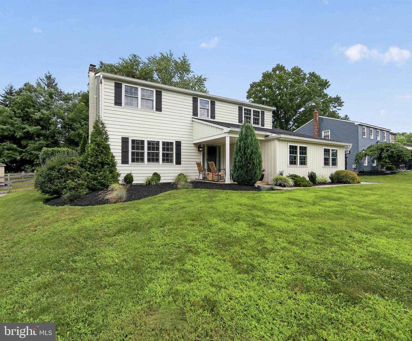 75 Hawthorne Ln Property Photo 2