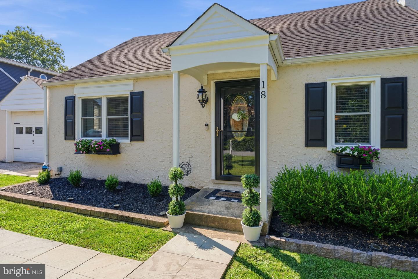 18 BUTTONWOOD AVE