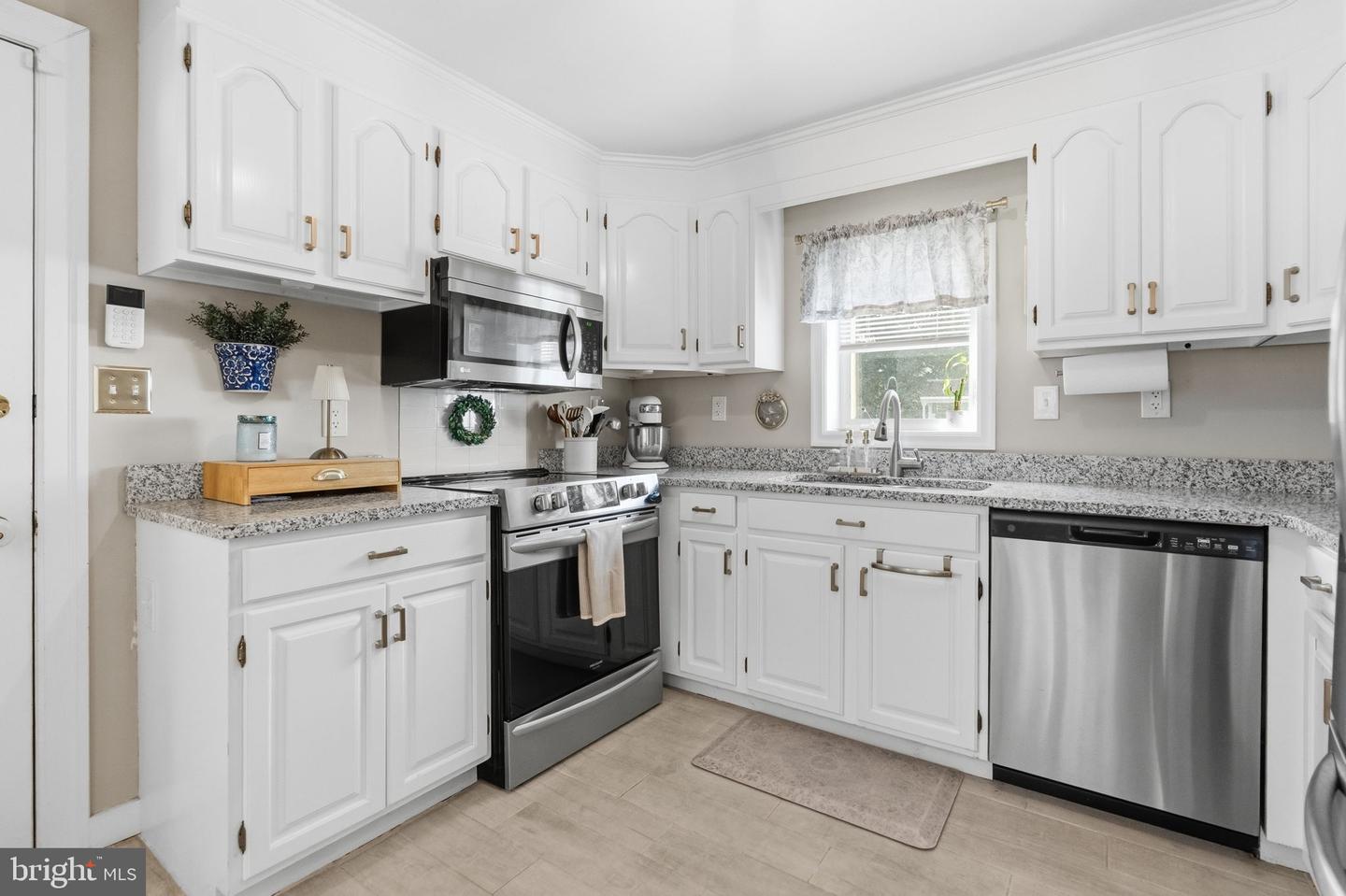 18 Buttonwood Ave Property Photo 12