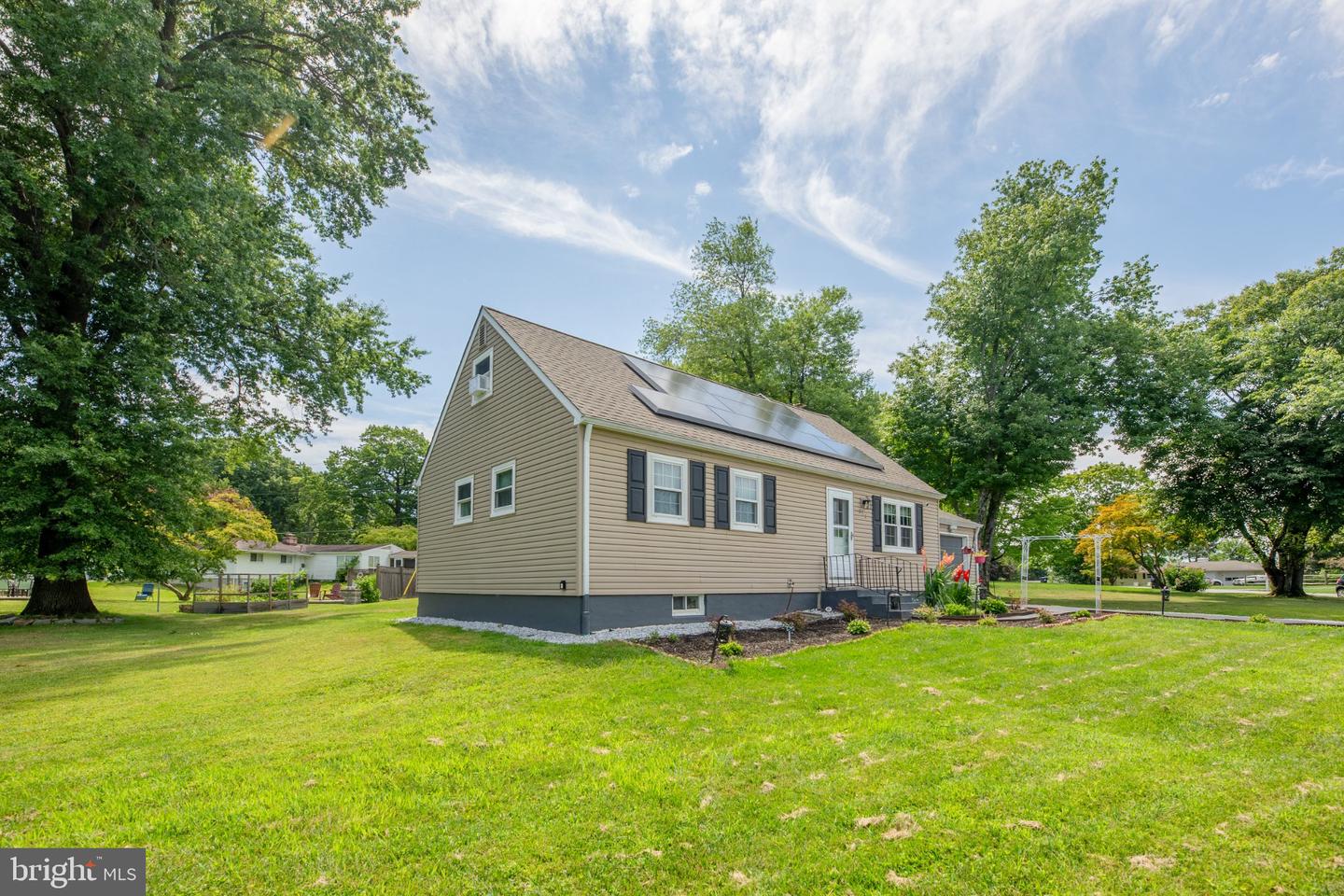 315 Oak Ln W Property Photo 4