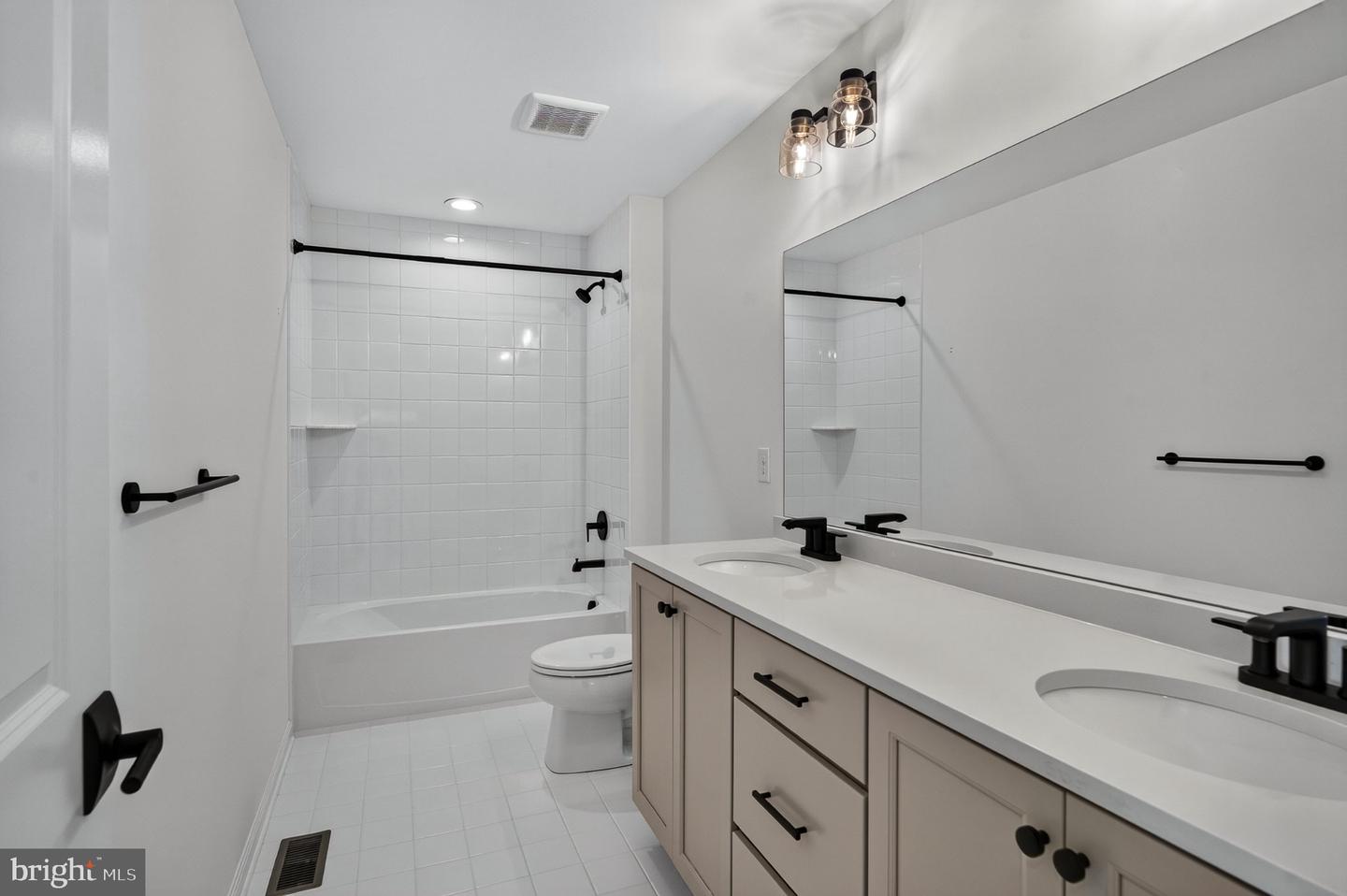143 Vienna Blvd #84 Property Photo 15