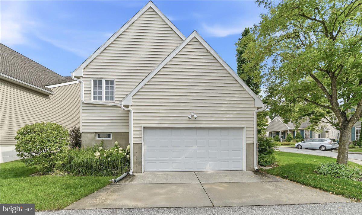 700 Arbor Ln Property Photo 10
