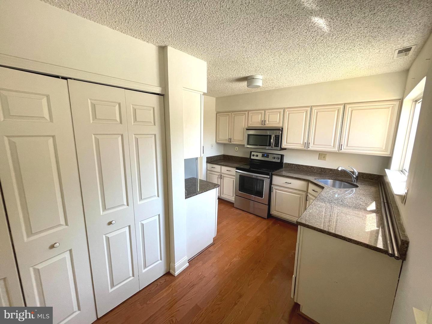 245 Carriage Ct #245 Property Photo 12