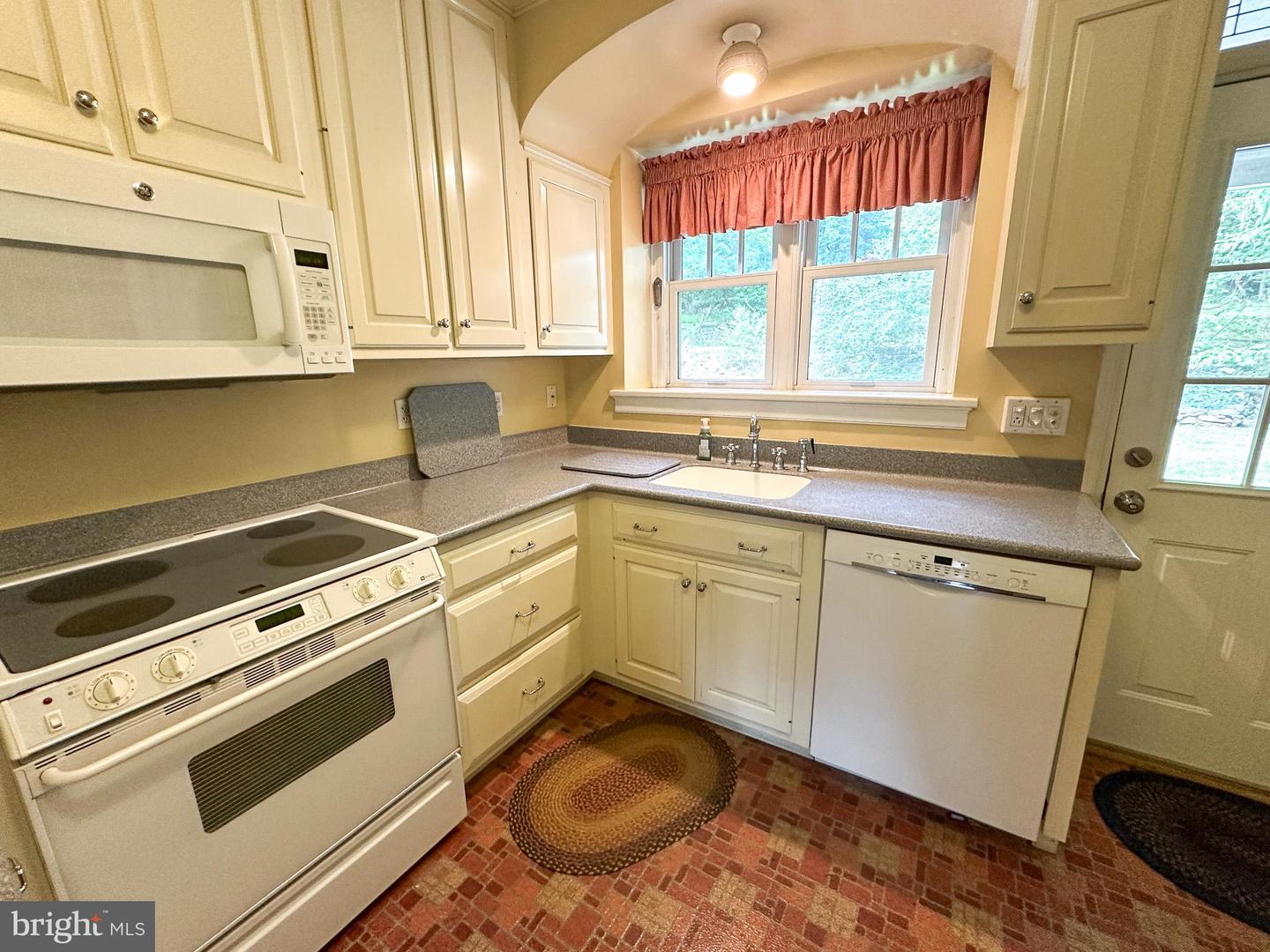 4813 Horseshoe Pike Property Photo 12
