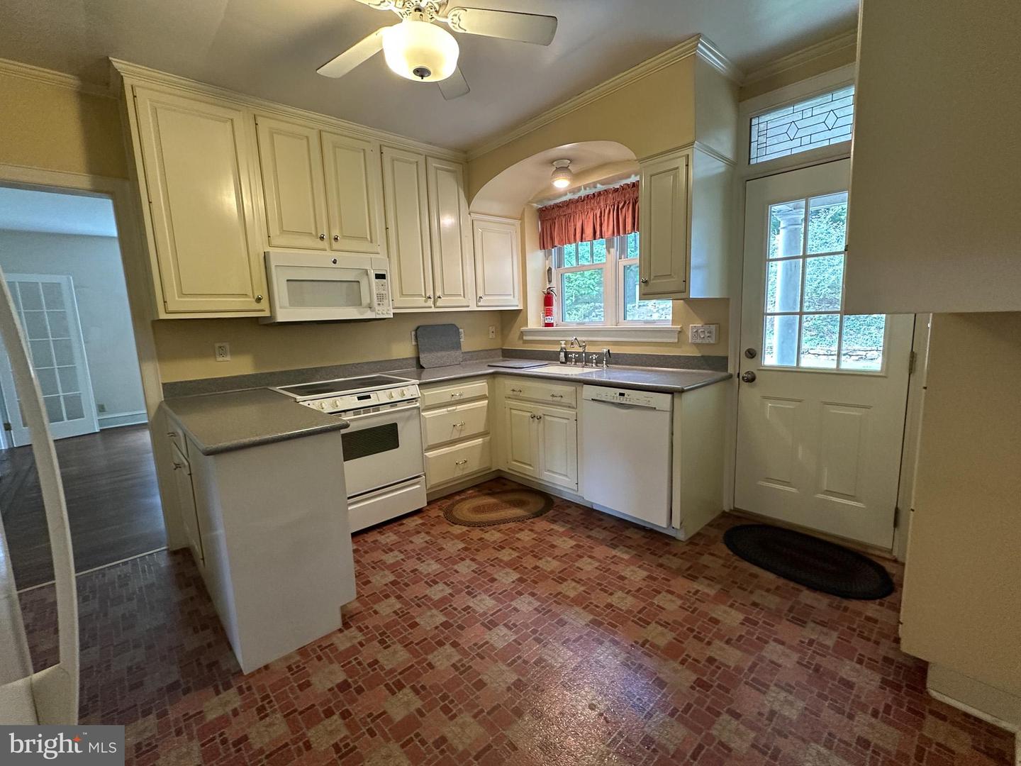 4813 Horseshoe Pike Property Photo 16