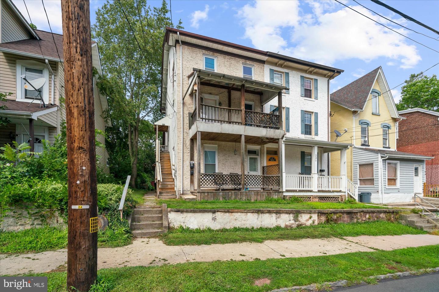 233 BRIDGE ST Property Photo 1