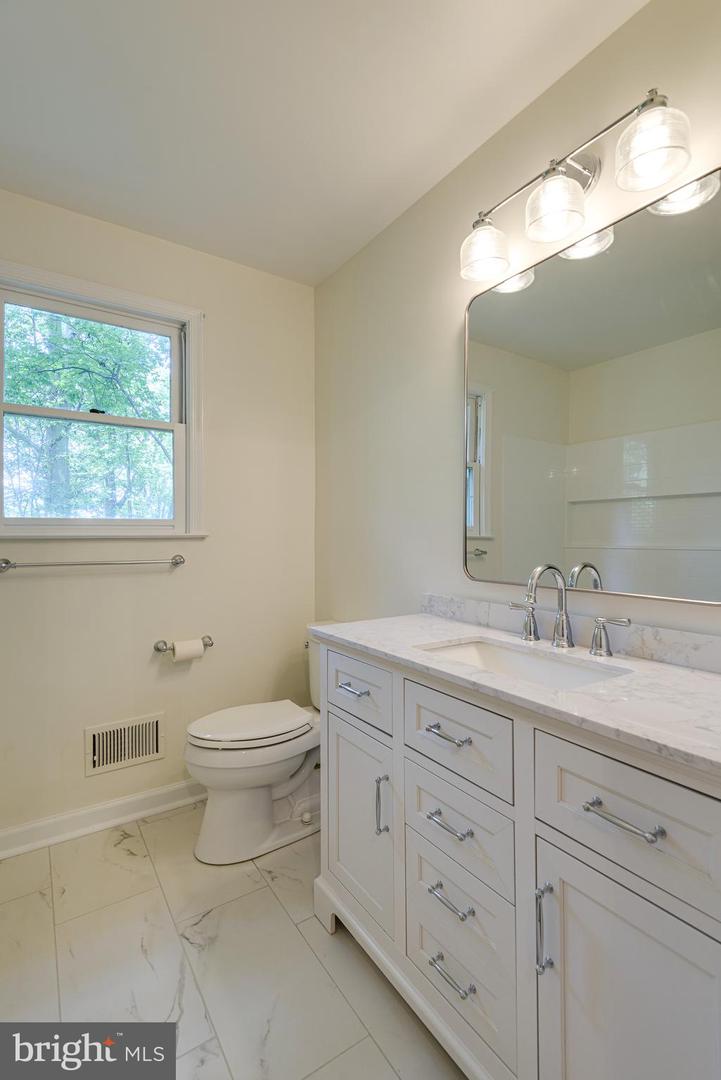 1038 Edgewood Chase Property Photo 27