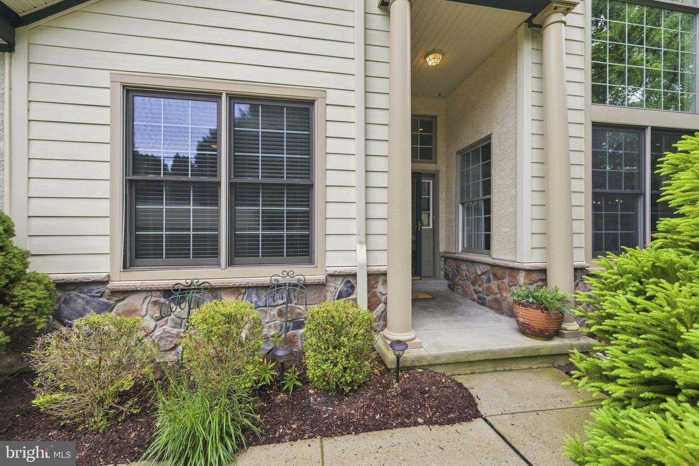 1712 Yardley Dr Property Photo 3