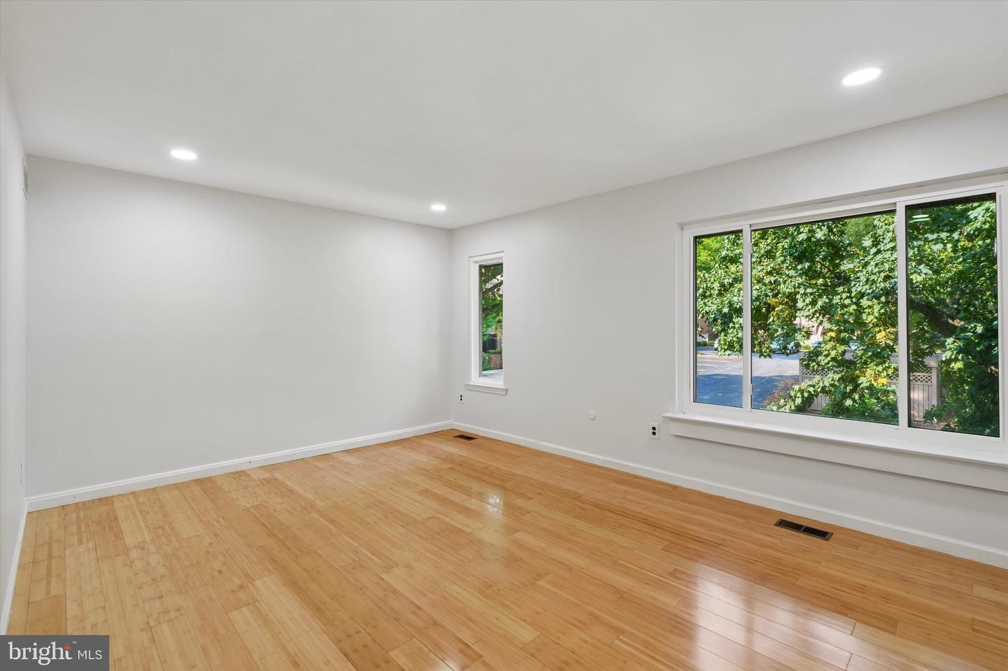 154 Woodgate Ln #44 Property Photo 14