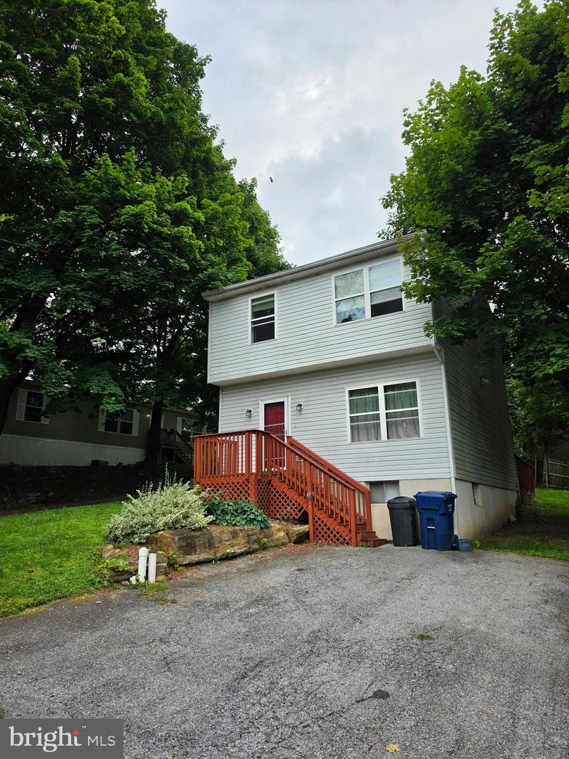 102 Nichols Ave Property Photo 2