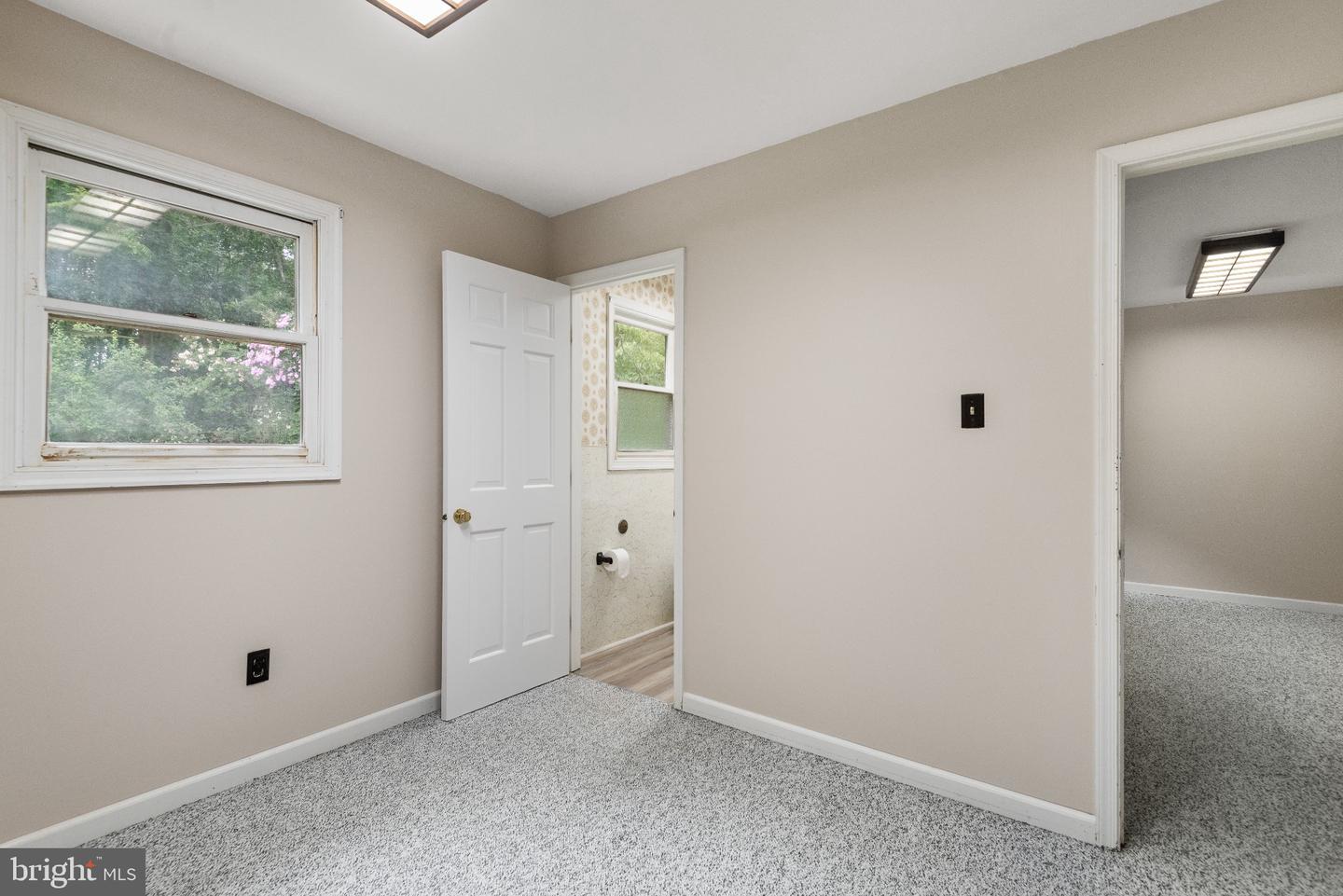 500 Reeds Rd Property Photo 18