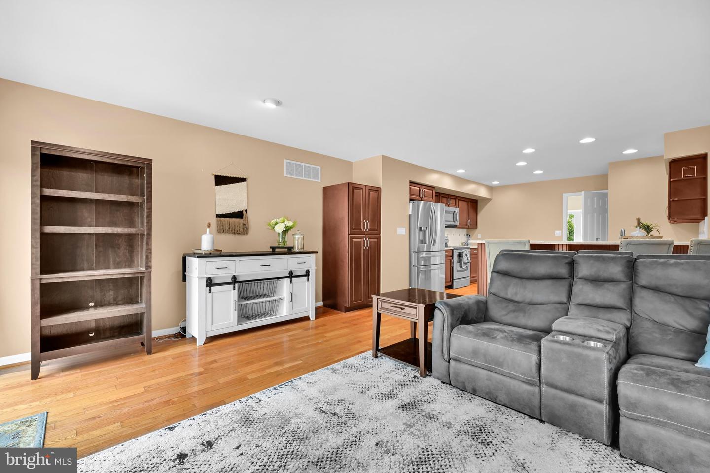 301 Fox Run Property Photo 6