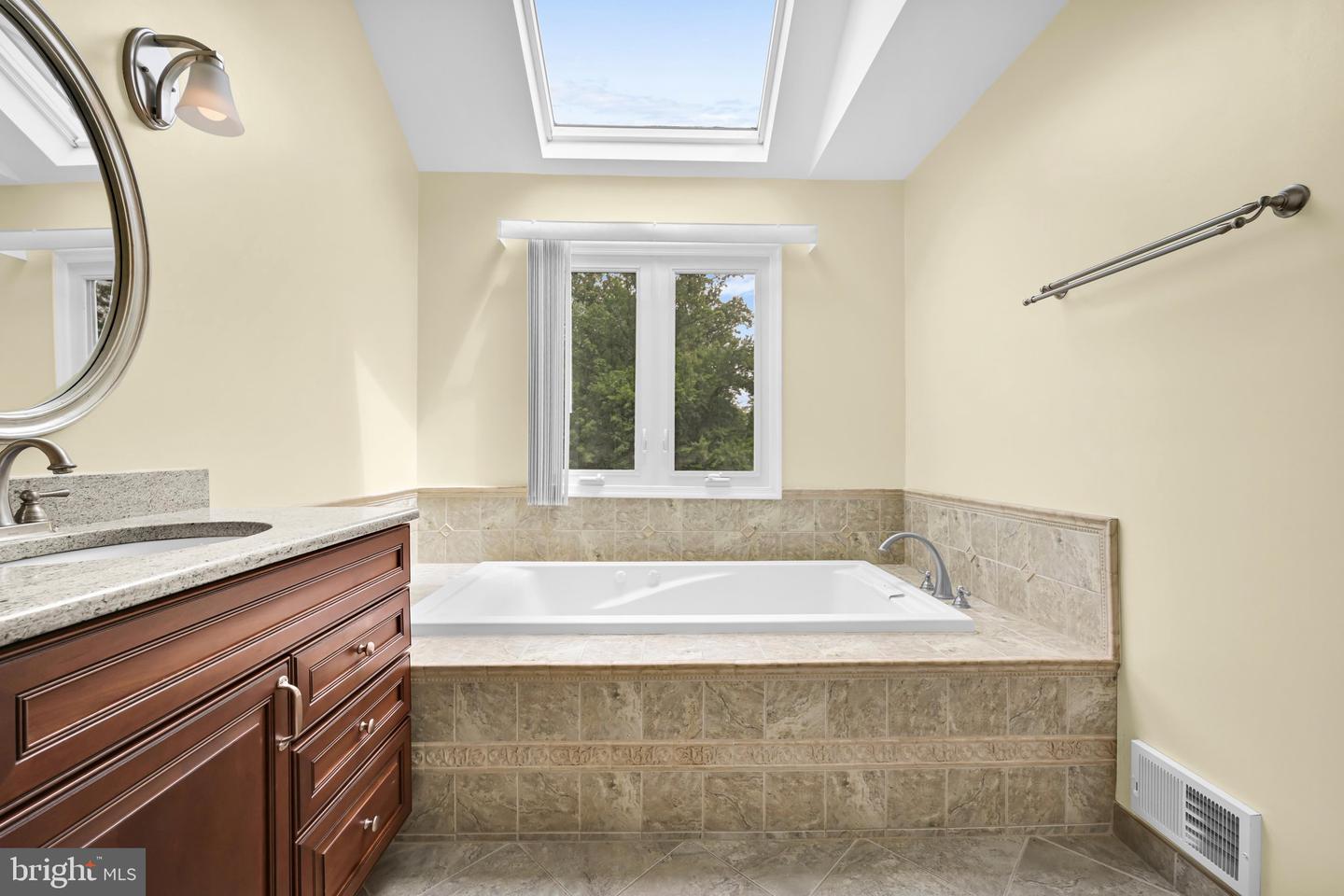 301 Fox Run Property Photo 18