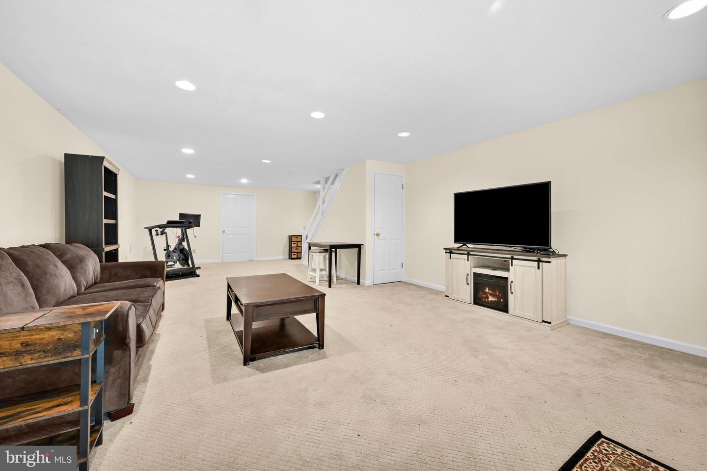 301 Fox Run Property Photo 29
