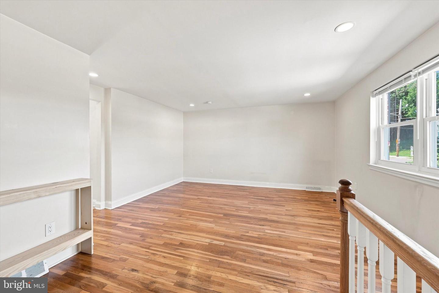 438 W Chestnut St Property Photo 5