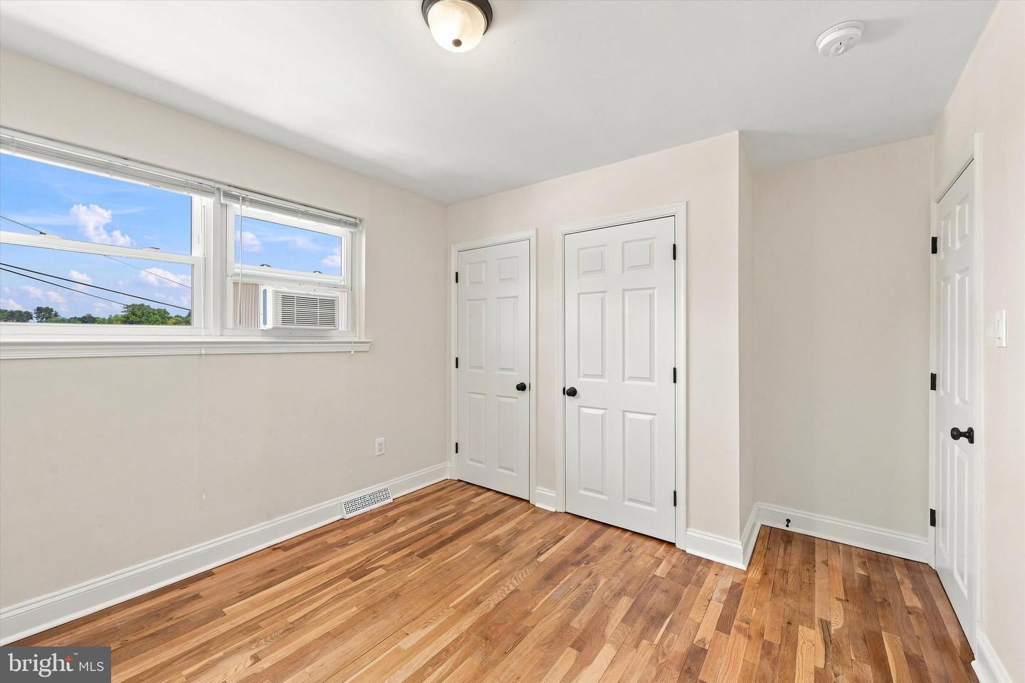 438 W Chestnut St Property Photo 16