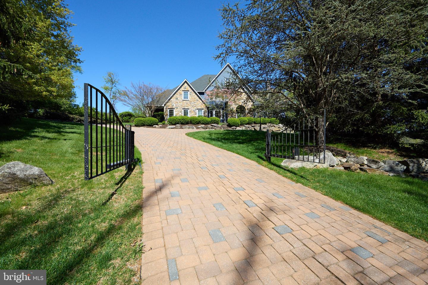 1012 Bodine Rd Property Photo 2