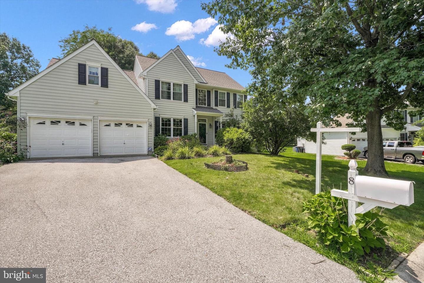 8 SWEET BRIAR RD