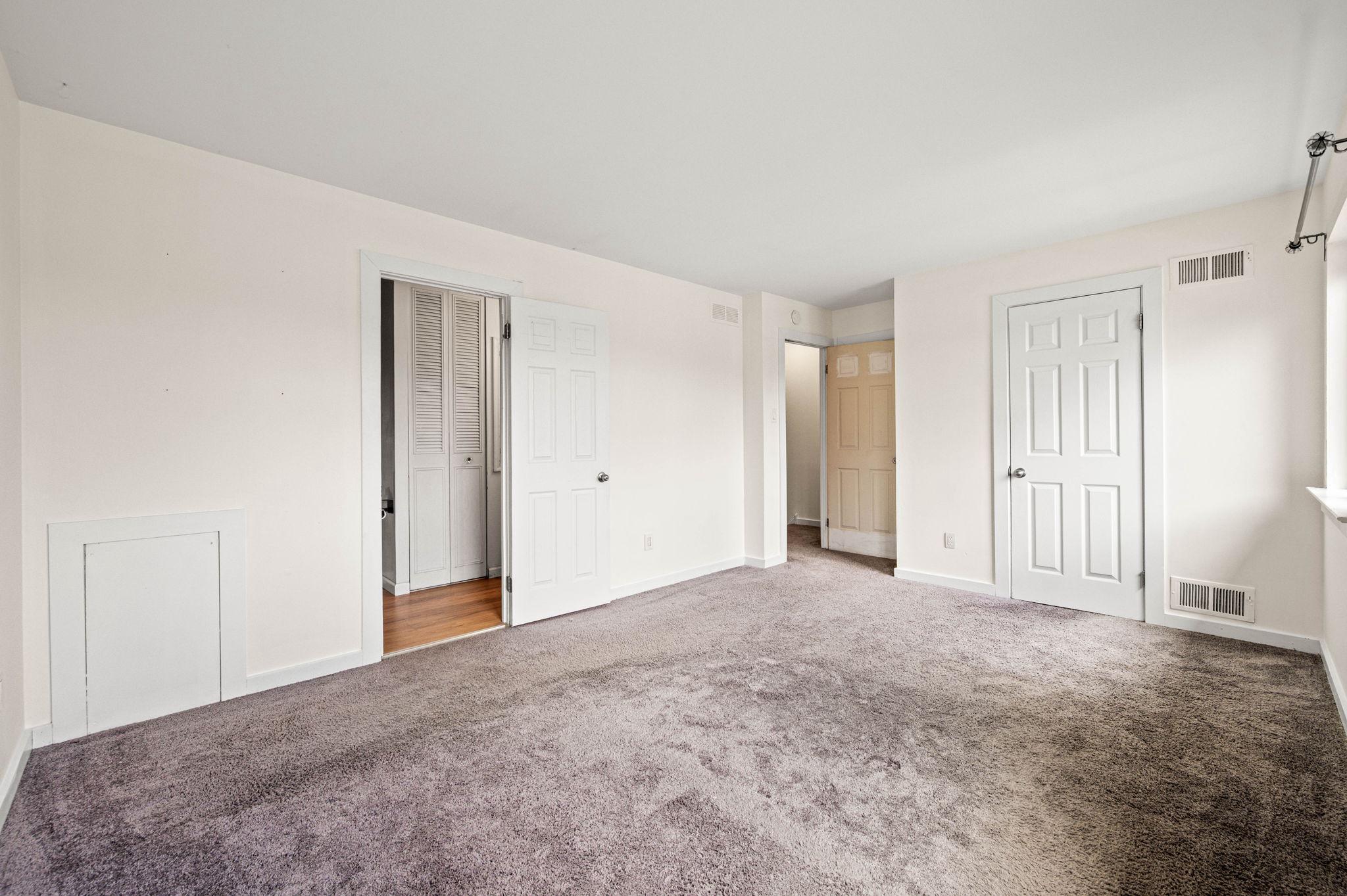 135 Caernarvon Ct Property Photo 10