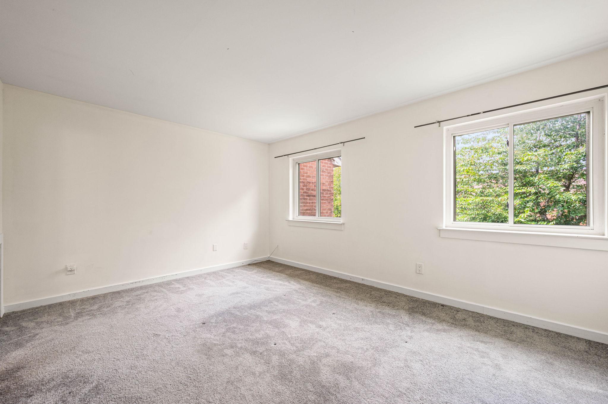 135 Caernarvon Ct Property Photo 13