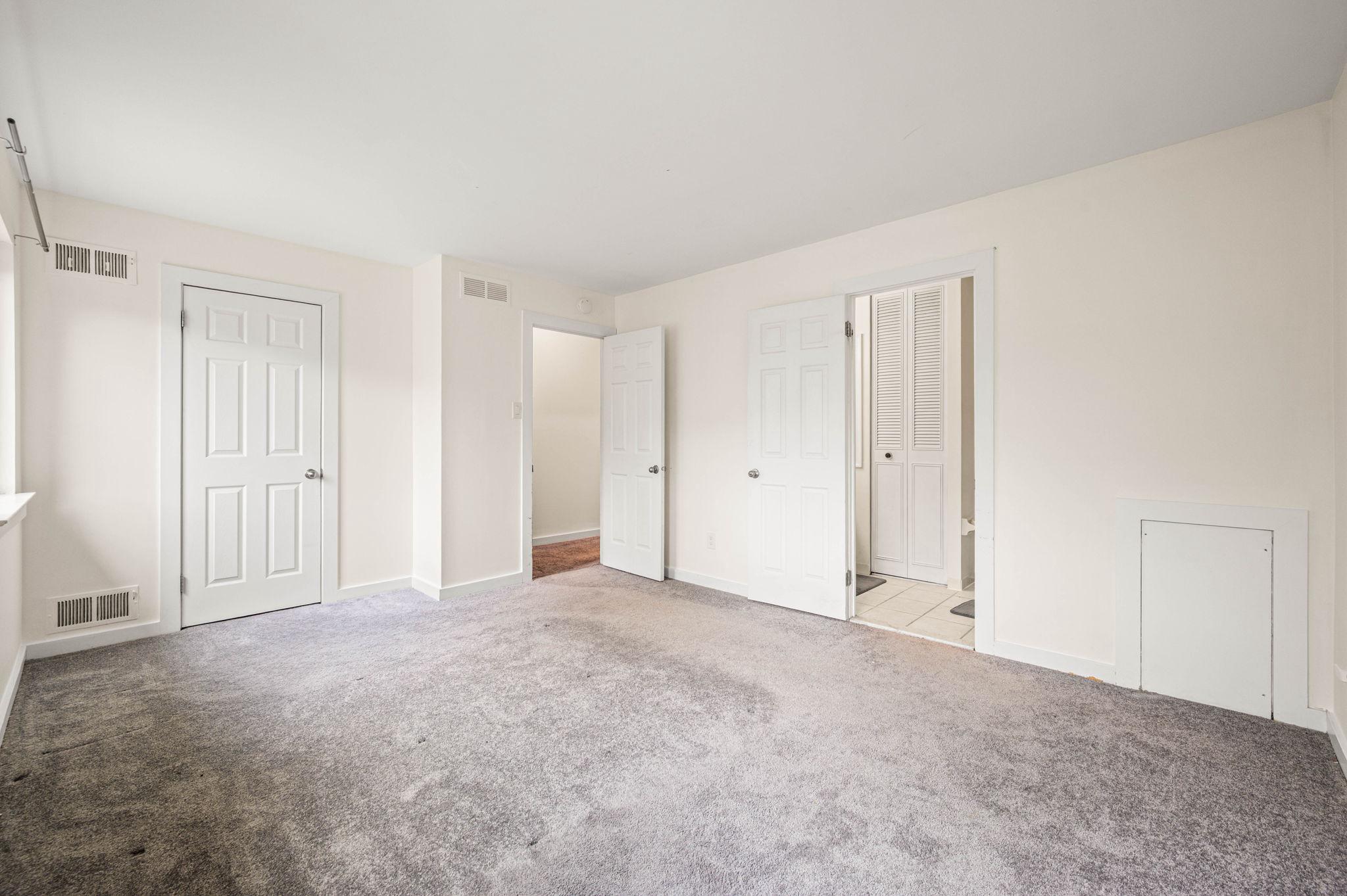 135 Caernarvon Ct Property Photo 15
