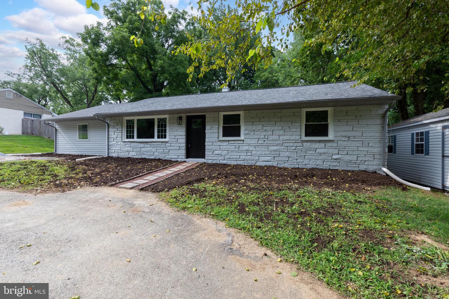 1016 W Boot Rd Property Photo 10