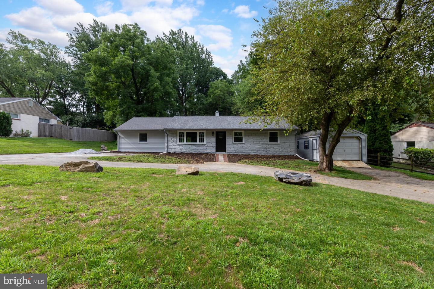 1016 W Boot Rd Property Photo 12
