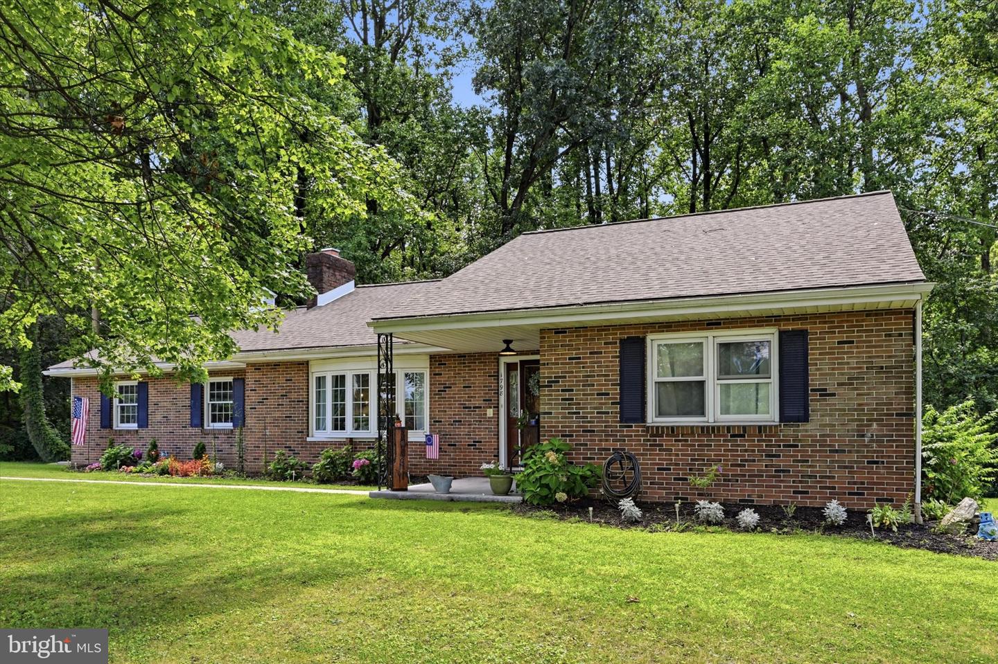 1798 Ridgeview Dr Property Photo 2