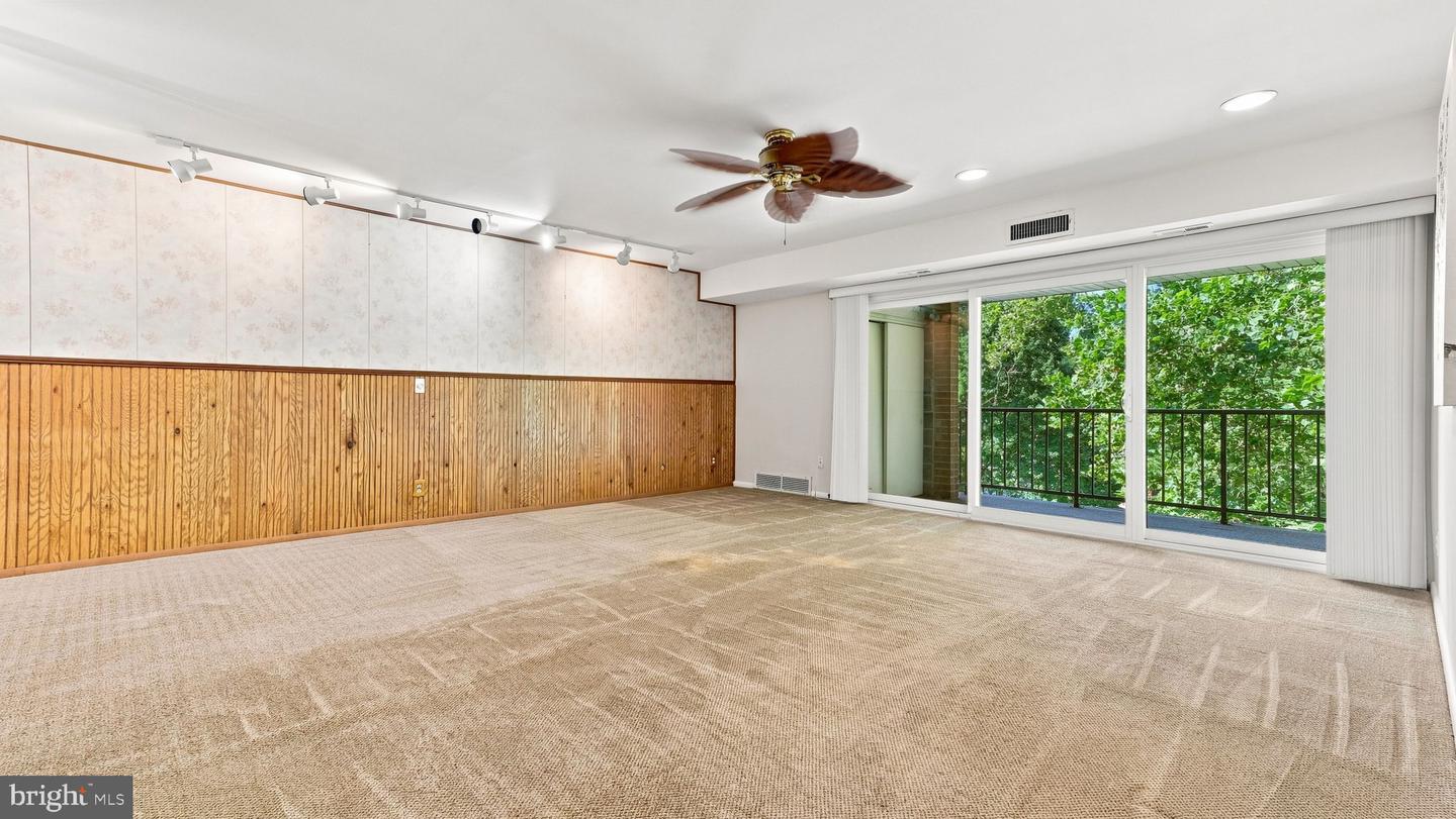 18 Drummers Ln Property Photo 5