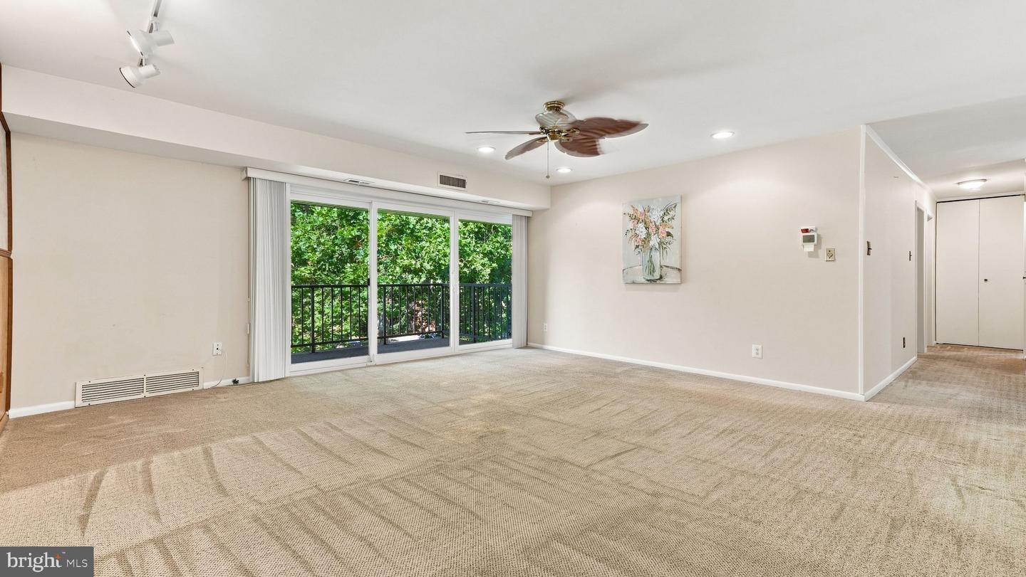 18 Drummers Ln Property Photo 6