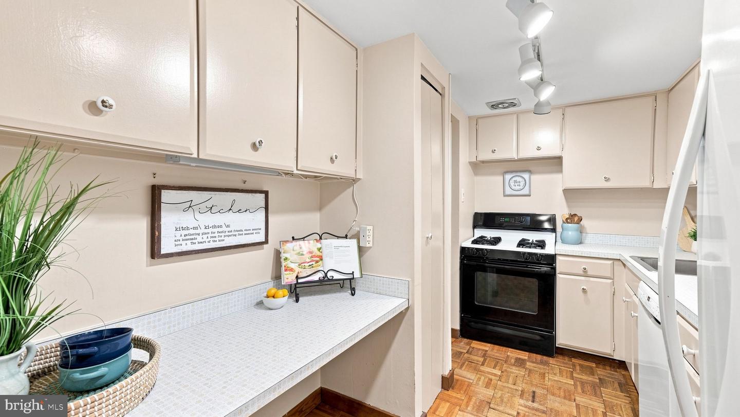 18 Drummers Ln Property Photo 11