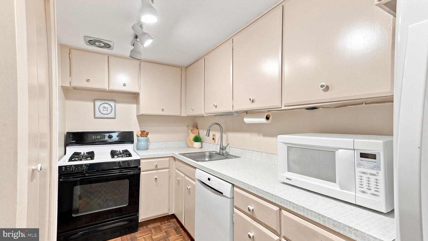 18 Drummers Ln Property Photo 12