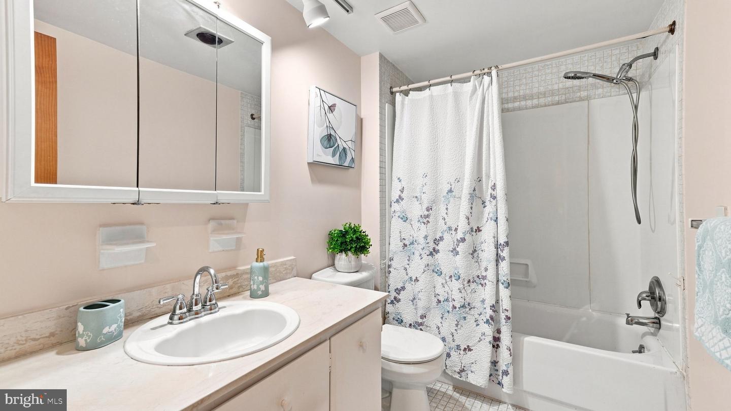 18 Drummers Ln Property Photo 14