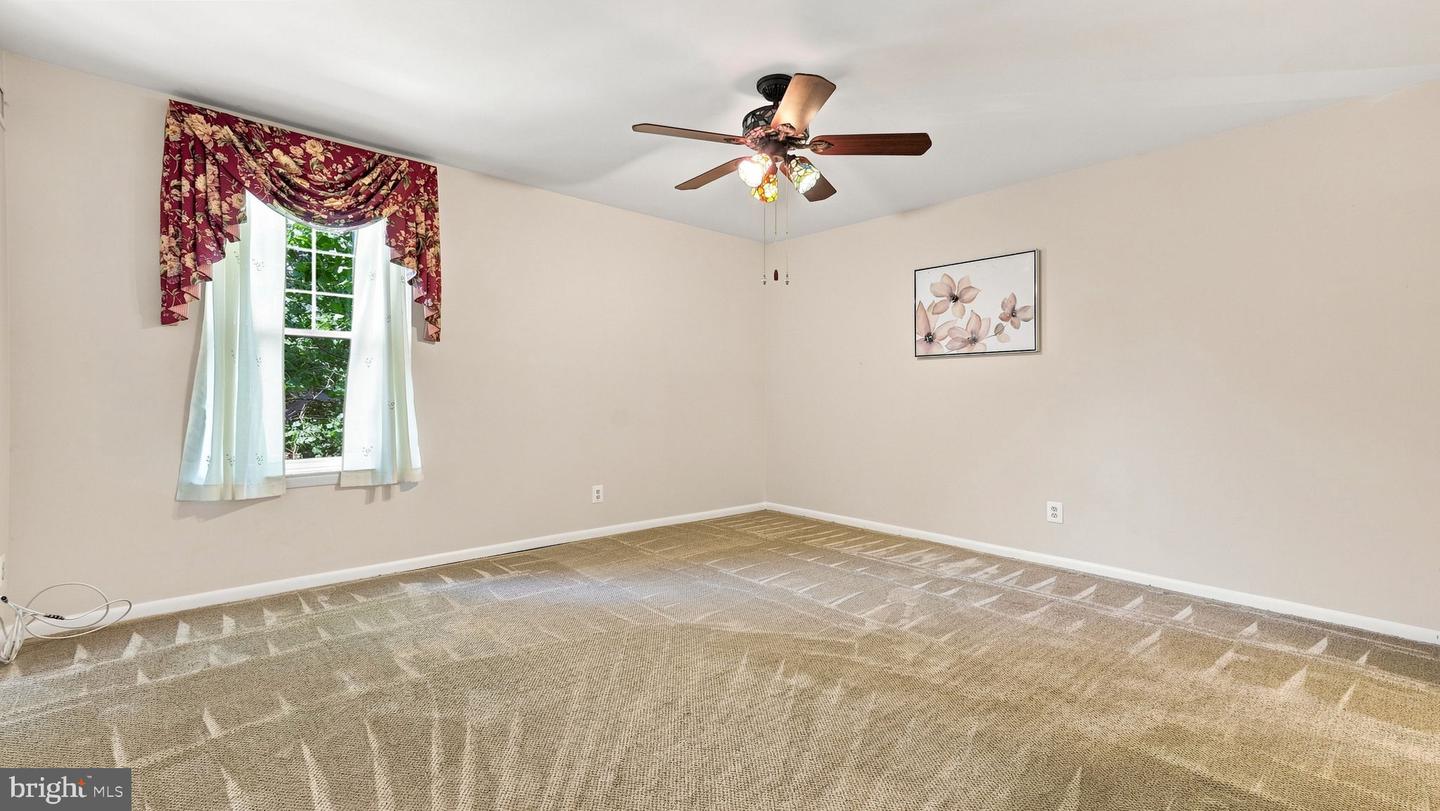 18 Drummers Ln Property Photo 16