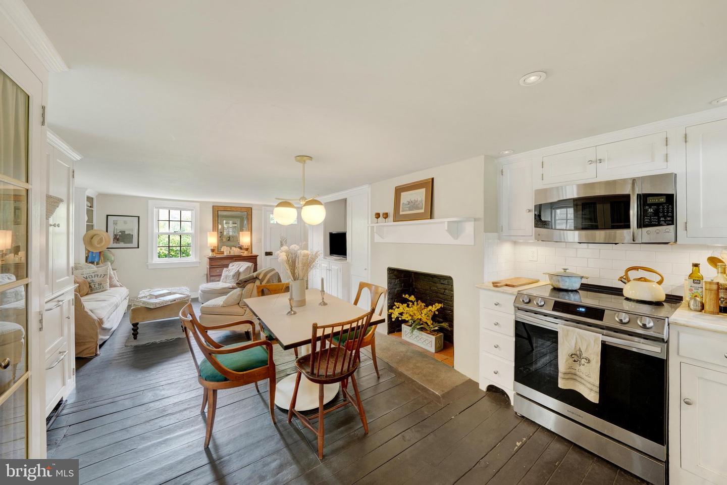 9 Buffington St Property Photo 6