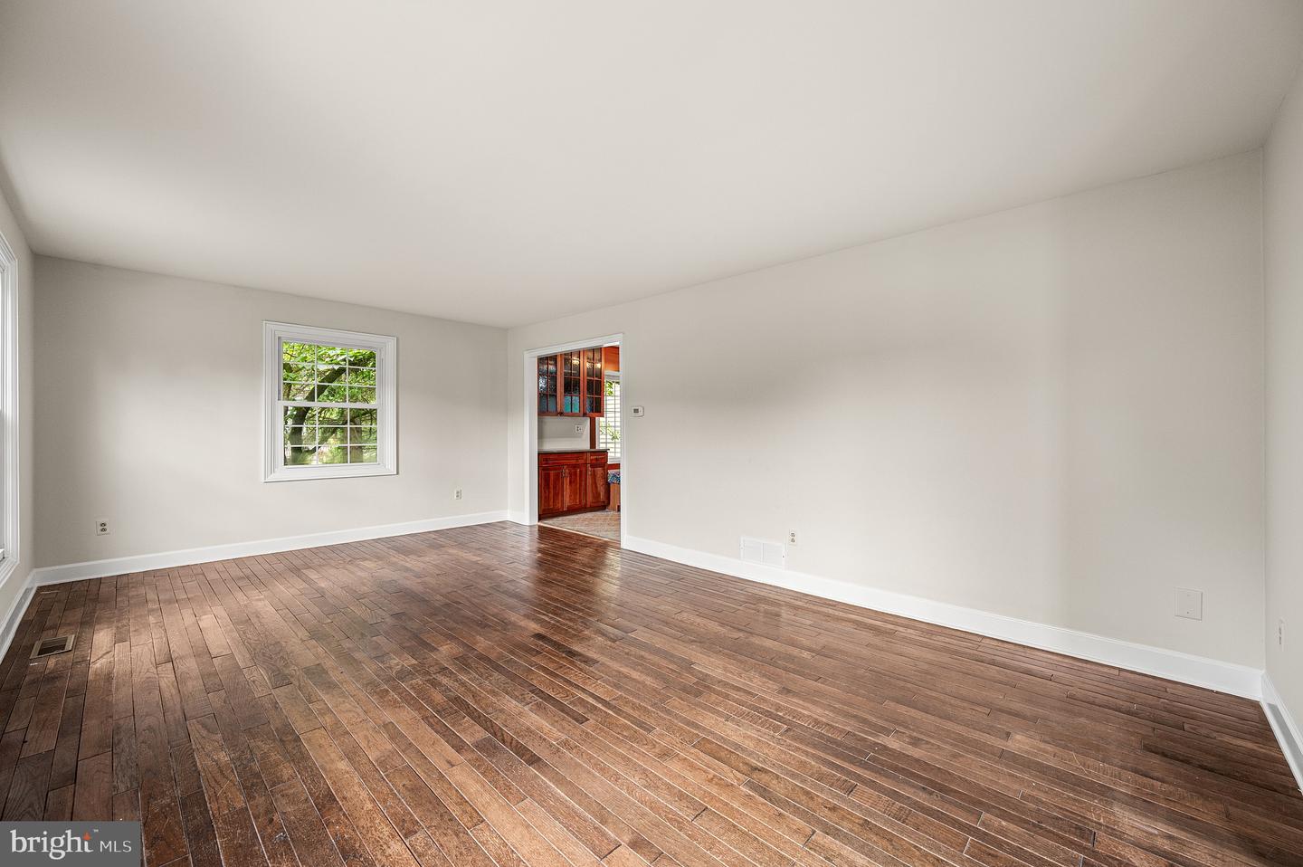 105 Scotts Glen Rd Property Photo 5