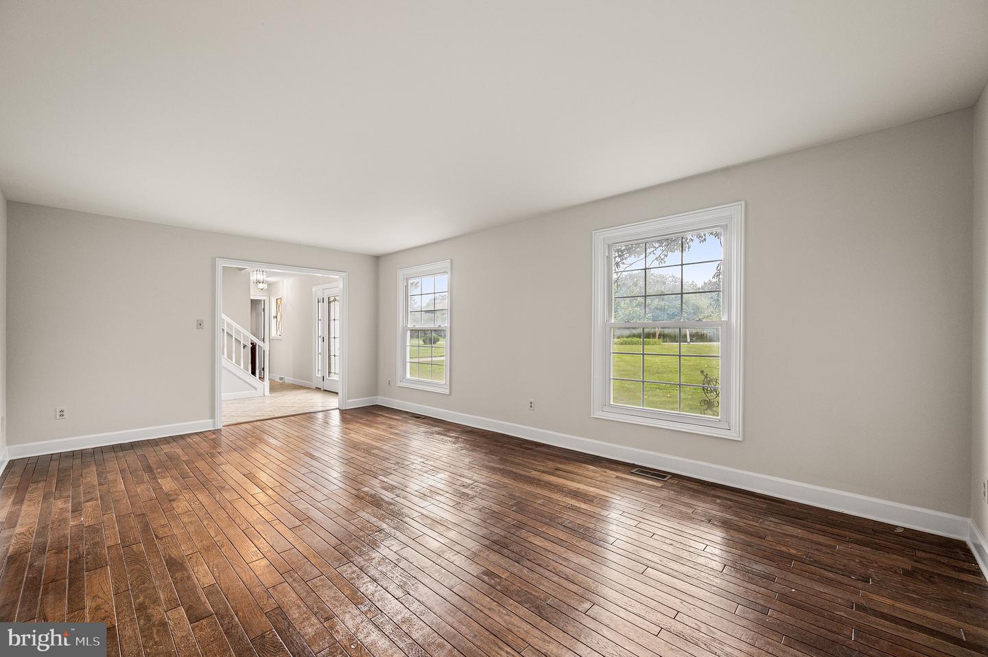 105 Scotts Glen Rd Property Photo 6