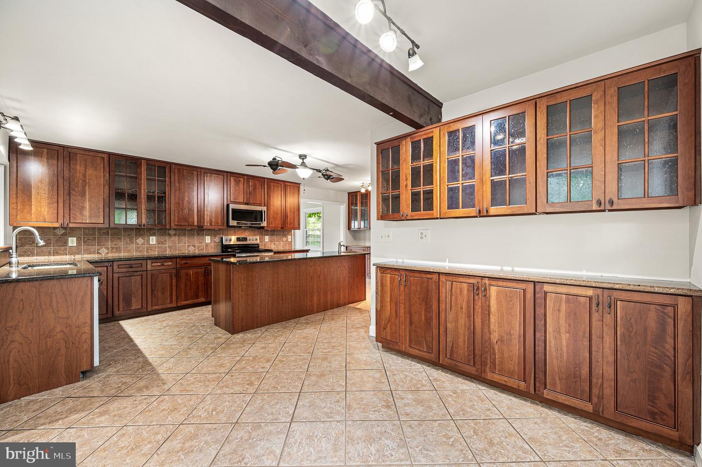 105 Scotts Glen Rd Property Photo 10