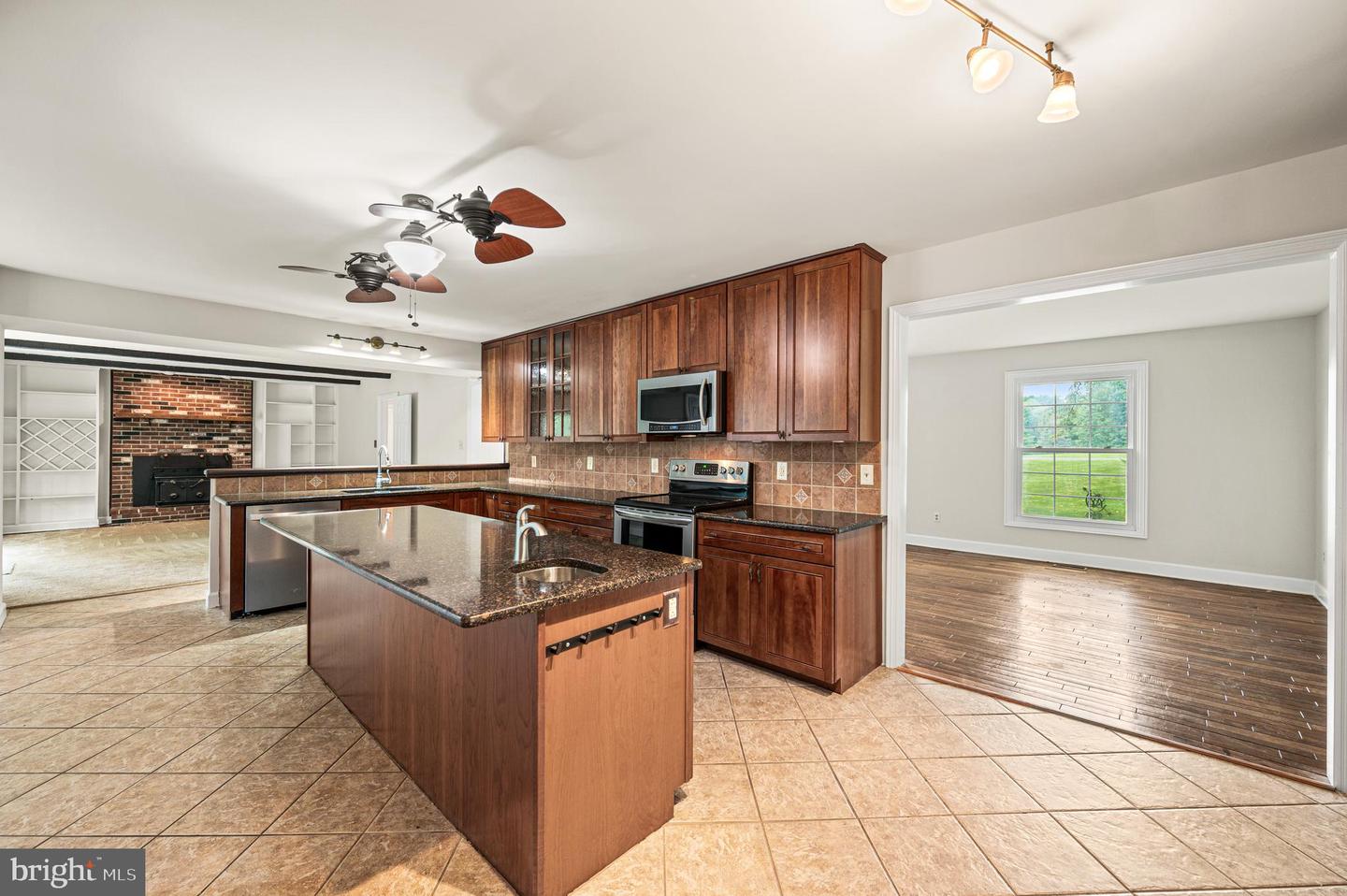 105 Scotts Glen Rd Property Photo 12