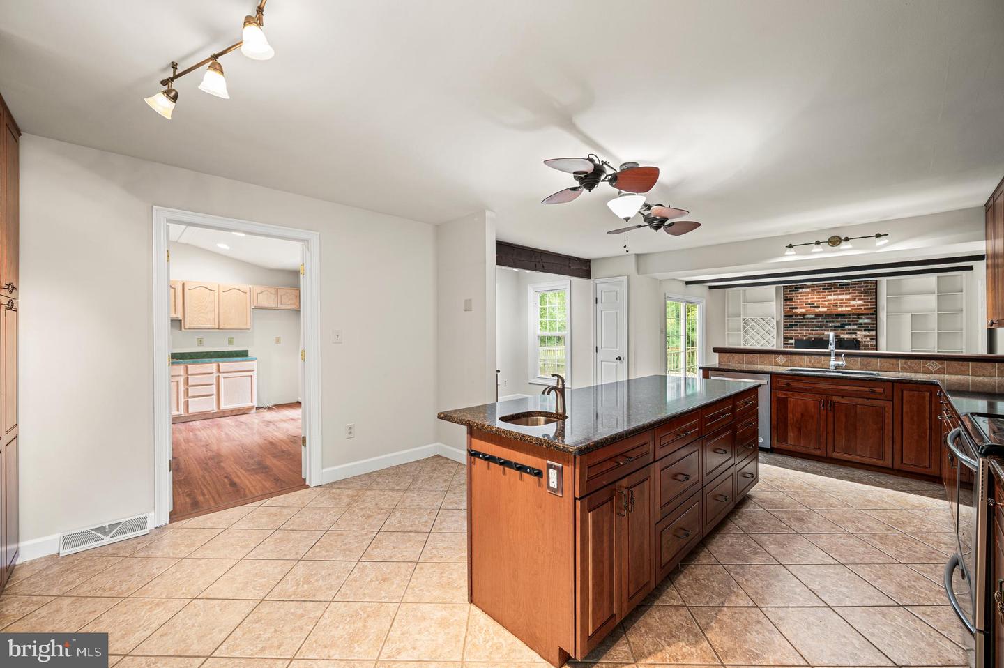 105 Scotts Glen Rd Property Photo 13