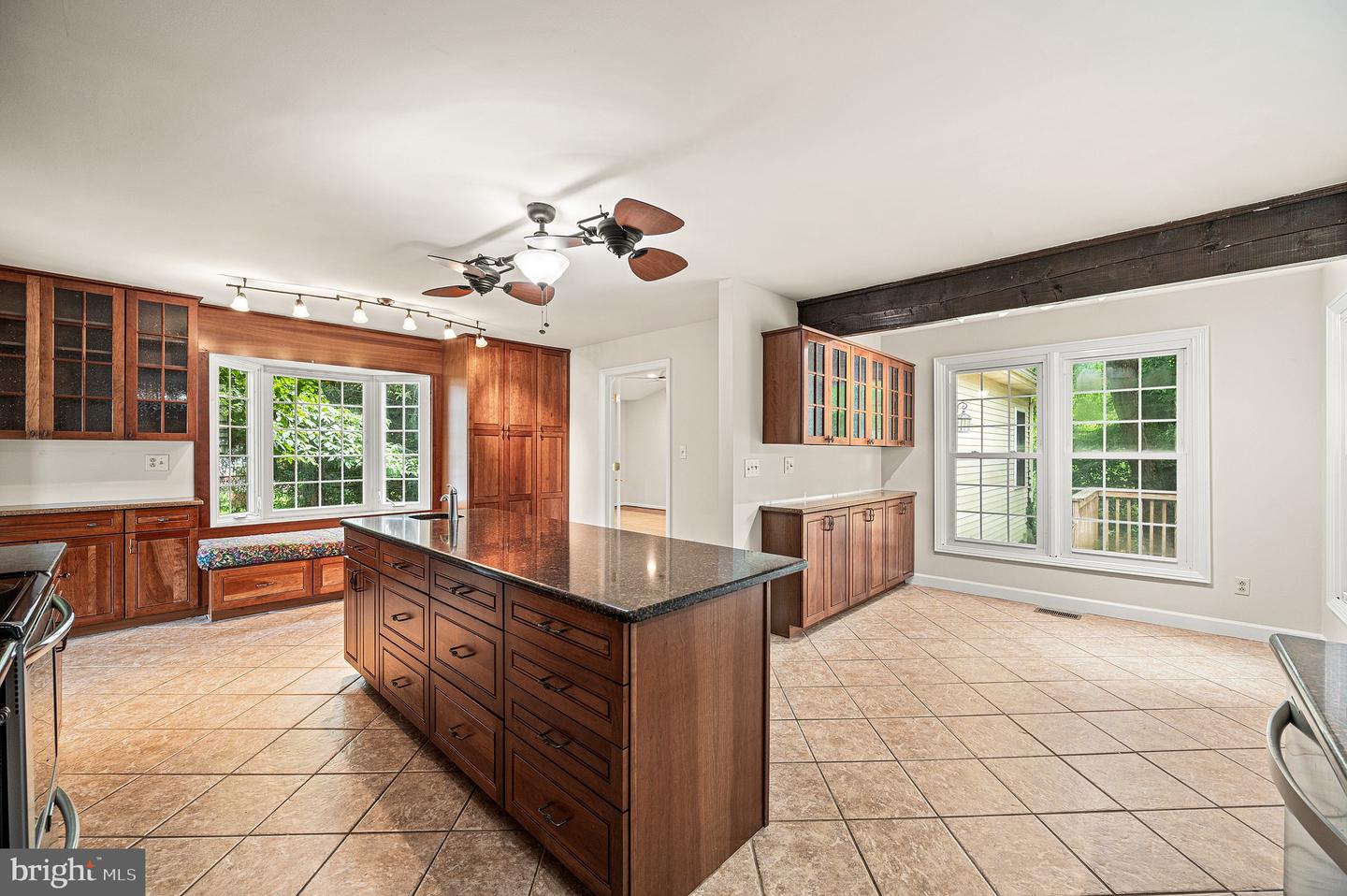 105 Scotts Glen Rd Property Photo 14