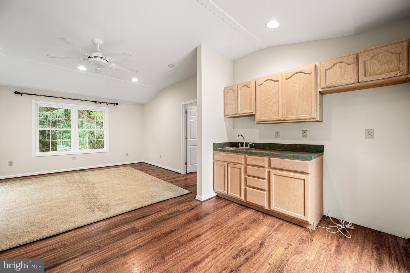105 Scotts Glen Rd Property Photo 15