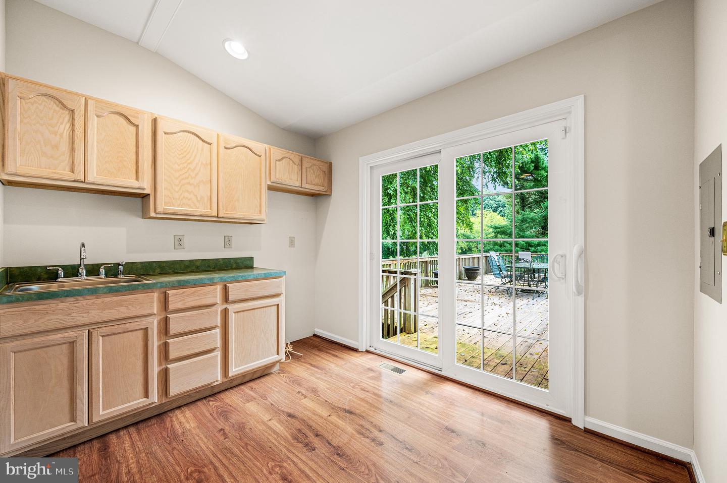 105 Scotts Glen Rd Property Photo 16