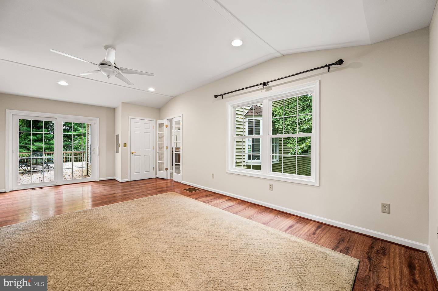 105 Scotts Glen Rd Property Photo 20