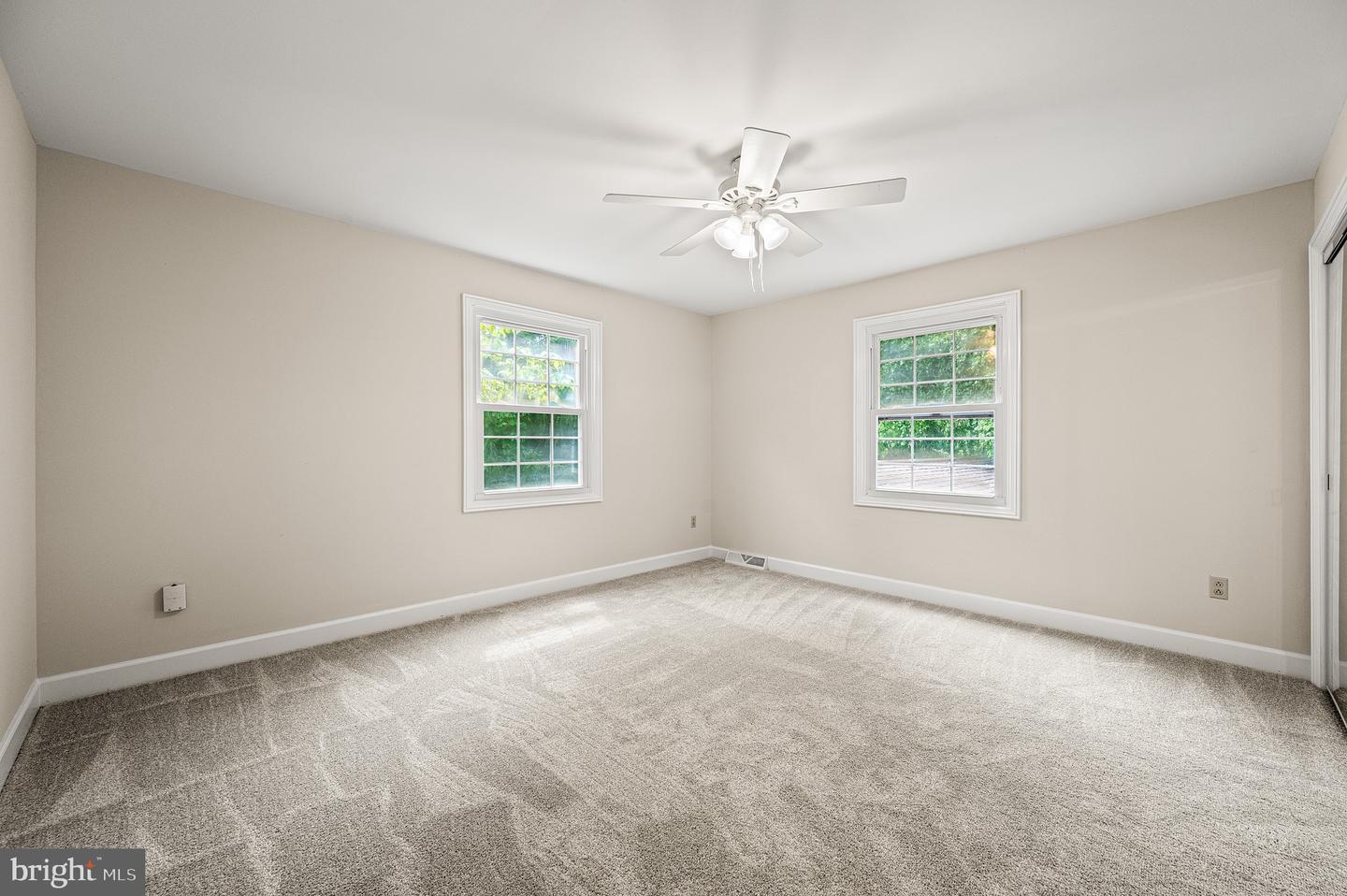 105 Scotts Glen Rd Property Photo 28